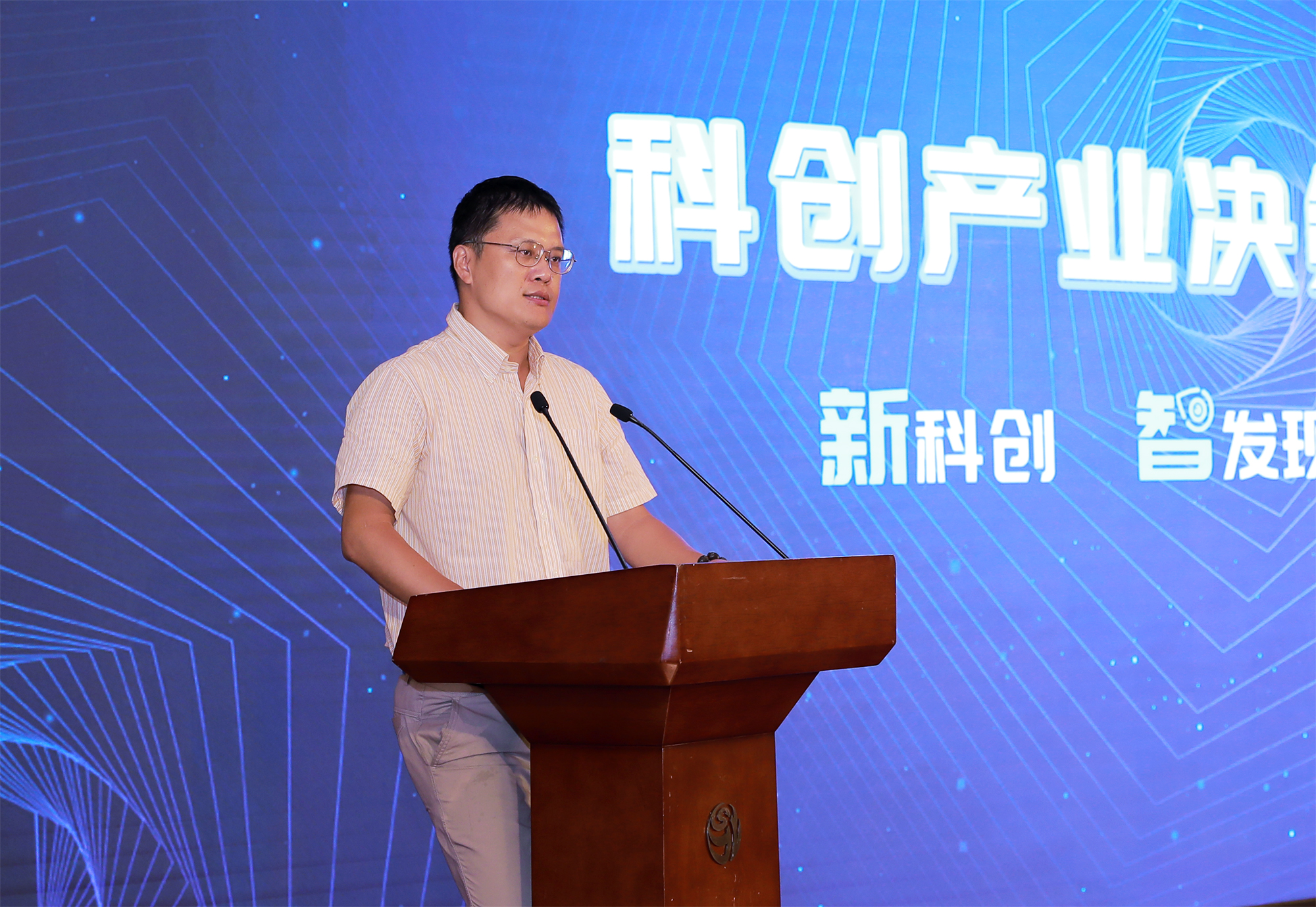 3 上海市經(jīng)濟(jì)和信息委員會軟件信息處副處長 何煒.jpg